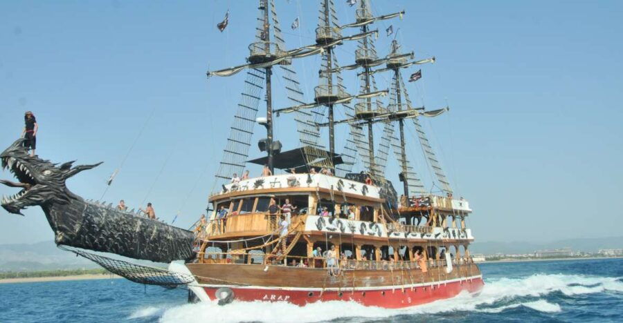 Side: Full-Day Boat Tour With Lunch & Foam Party
