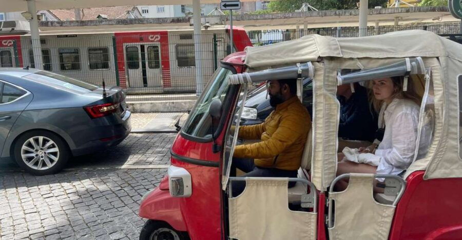 Sintra: -Sintra Sightseeing Tour With Tuk Tuk (1hr)