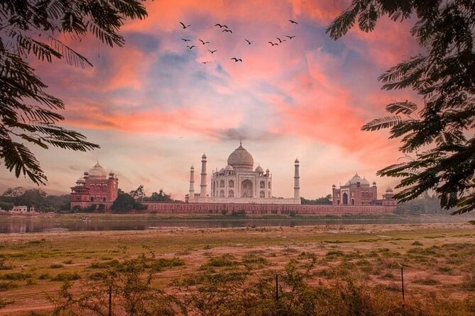 Skip the Line Access to Taj Mahal Sunrise Tour Package From Delhi