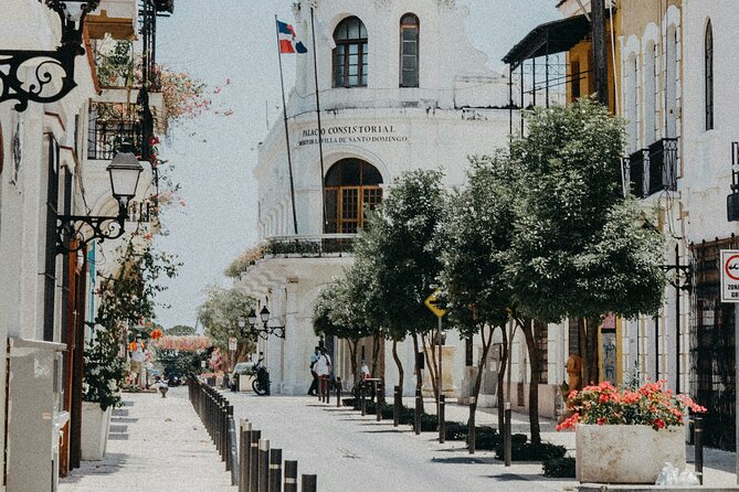 Small Group Santo Domingo Walking Tour With Local Coffee and Beer