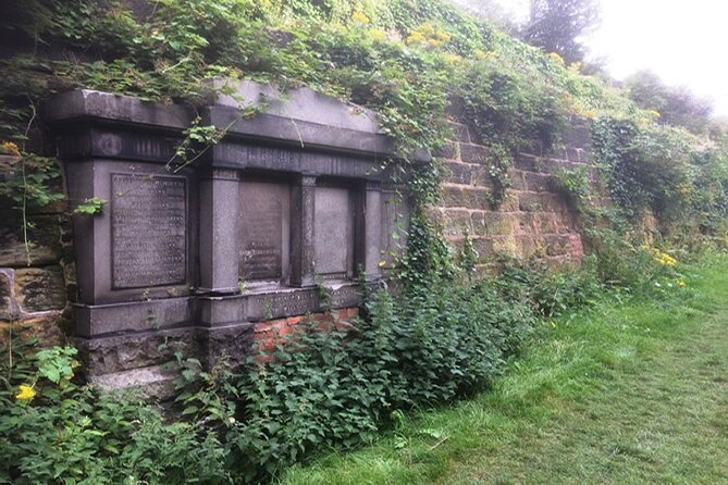 Small-Group St. James Cemetery Tour in Liverpool