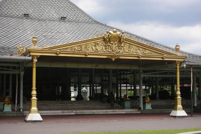 Solo Palace Tour With Sukuh and Ceto Temple From Yogyakarta - Good To Know