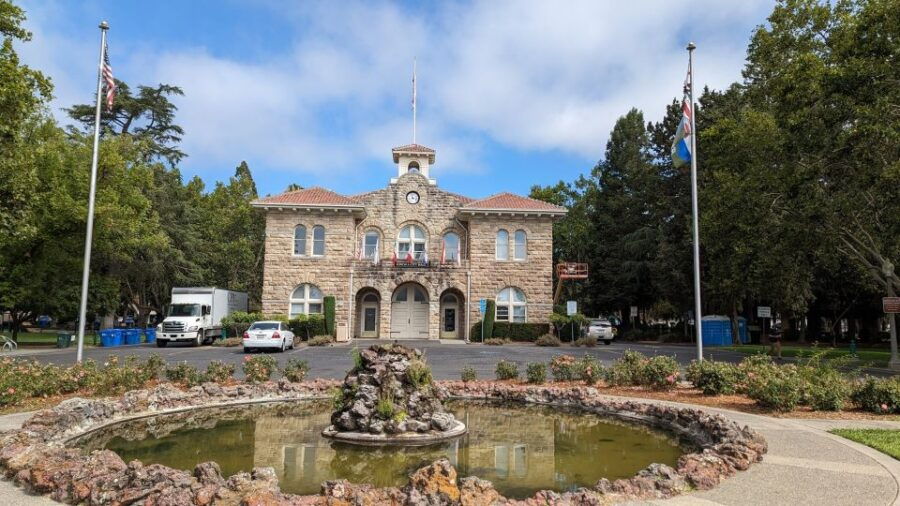 Sonoma Scavenger Hunt Walking Tour & Game