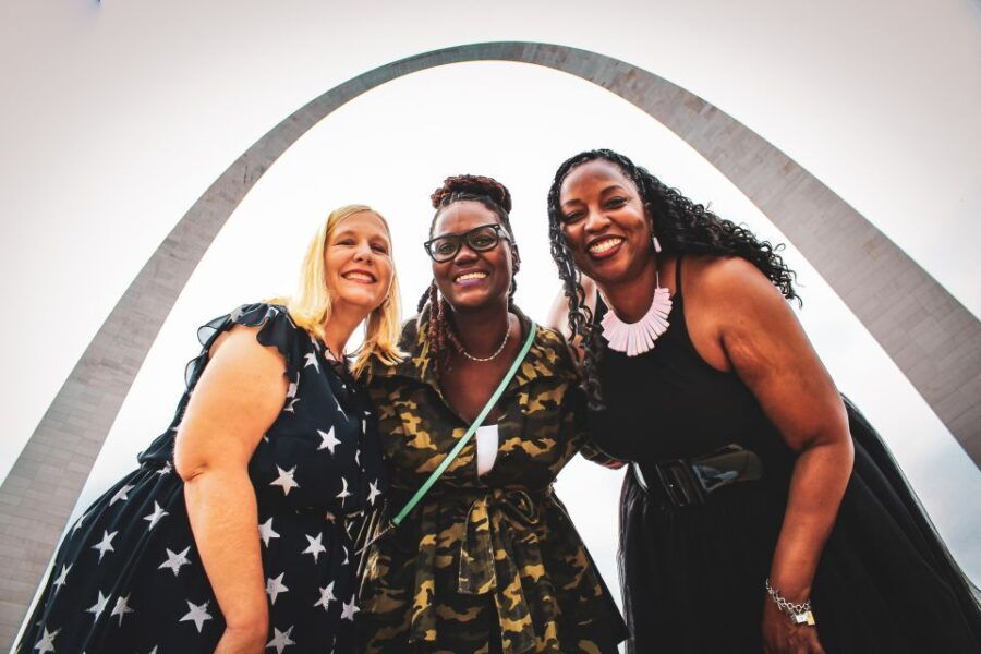 St. Louis: Gateway Arch and Old Court House Photoshoot - Good To Know