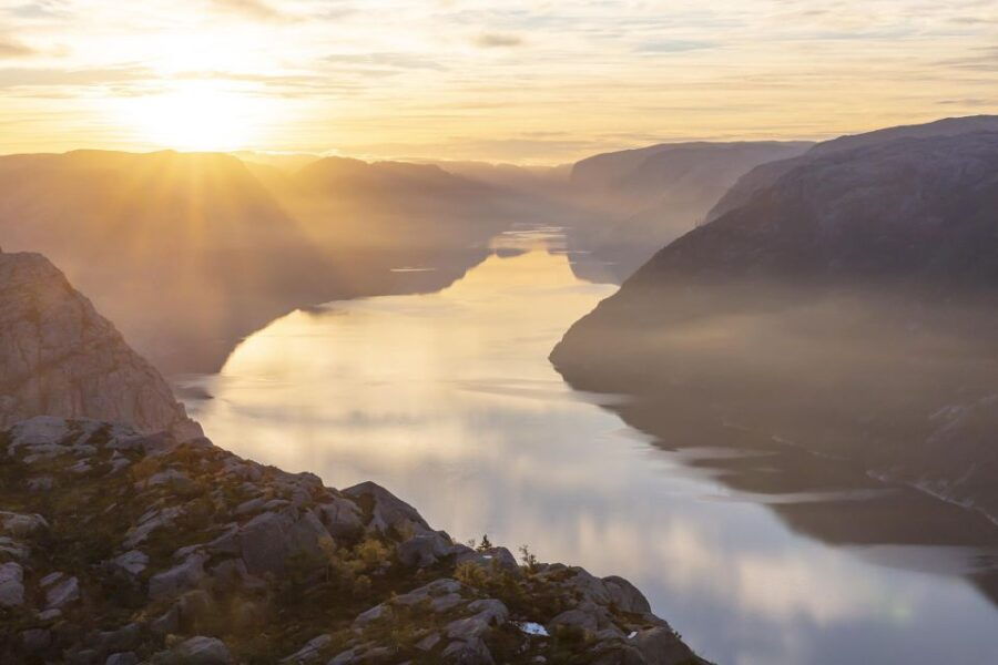 Stavanger: Preikestolen Sunrise Hike With Breakfast Buffet