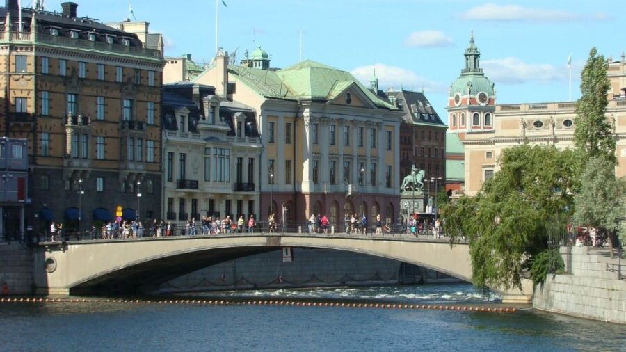 Stockholm: A Beauty On The Water – Old Town Walk & Boat Trip