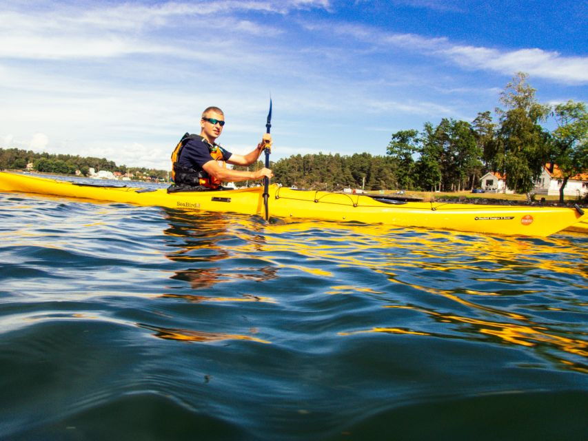 Stockholm: Archipelago Kayaking and Fika Tour Around Vaxholm