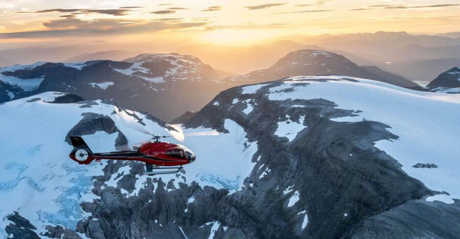 Stryn: Helicopter Sightseeing Experience With Picknick