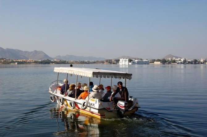 Sunset Boat Cruise on Lake Pichola in Udaipur With Private Transport
