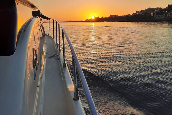 SUNSET EXPERIENCE 3H - Private Yacht Tour in the City of Porto