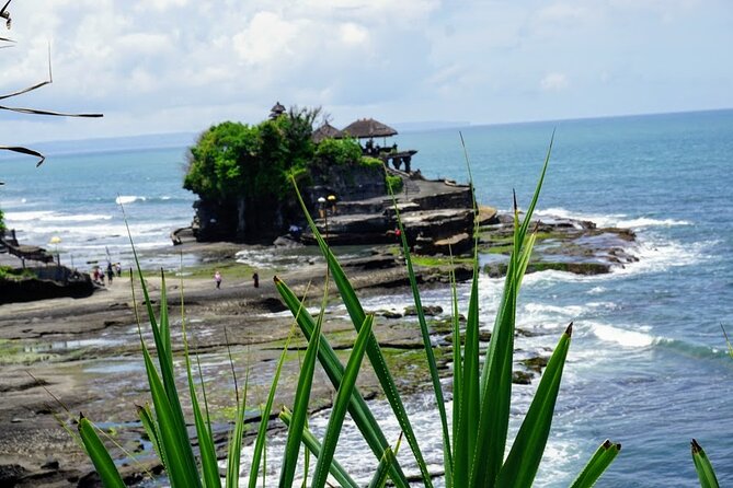 Tanah Lot Temple Tour and Jimbaran Beach Sunset Seafood Dinner - Good To Know
