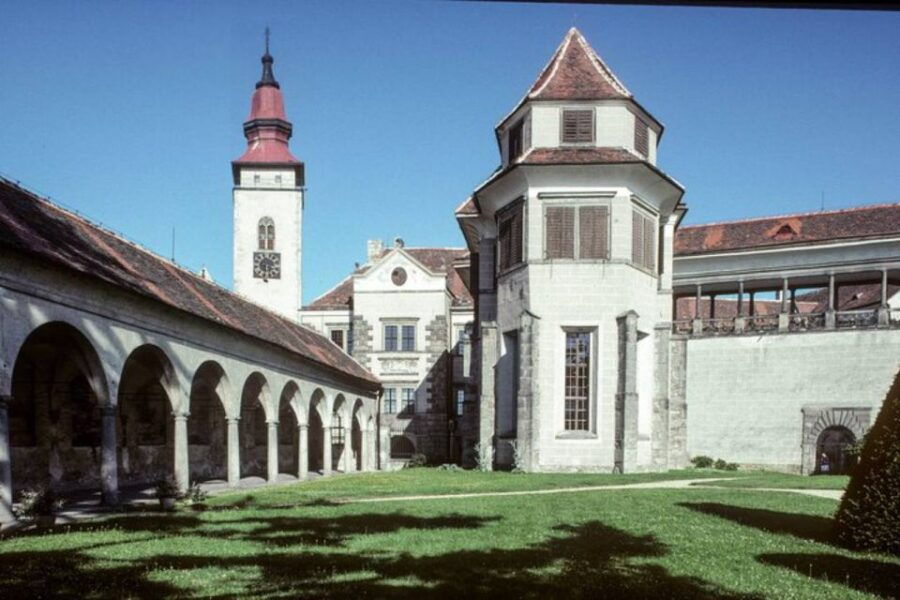 Telč: Painted Ladies Historic Center Self-Guided Audio Tour