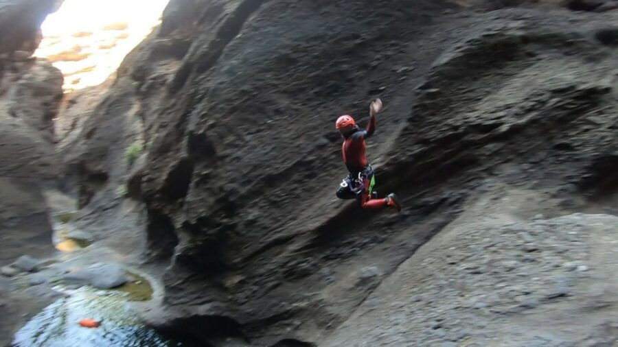 Tenerife: Guided Canyoning Experience