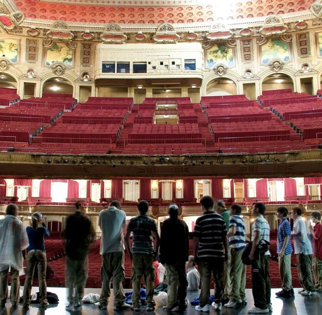 The Chicago Theatre Tour Experience