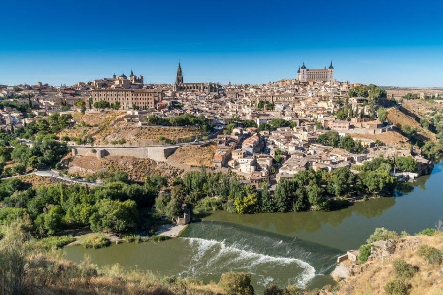 Toledo: Private Walking Tour With 7 Monument Tickets