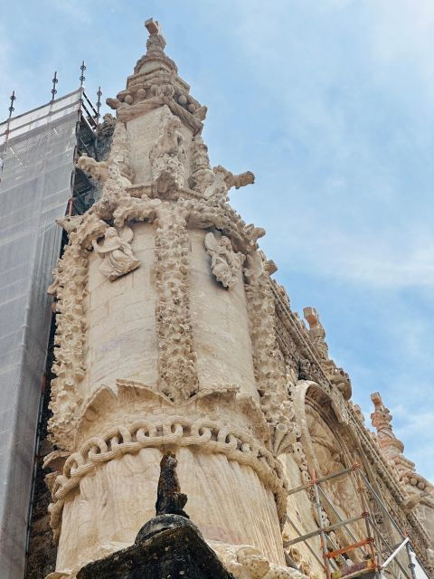 Tomar and Caves of Santo Antonio Private Full Day Tour