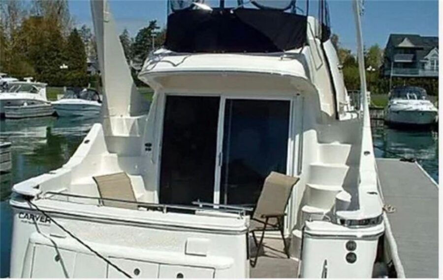 Toronto: Sea Carver Luxury Yacht Charter