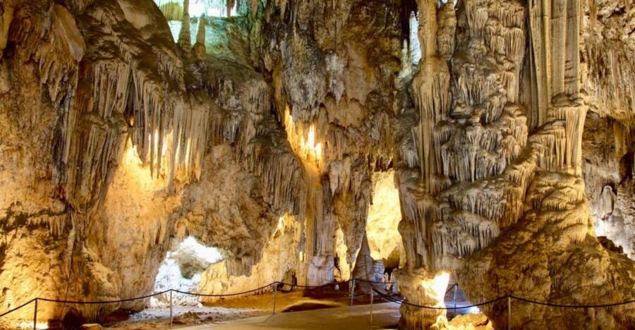 Torremolinos/Benalmadena: Nerja Caves Tour With Frigiliana