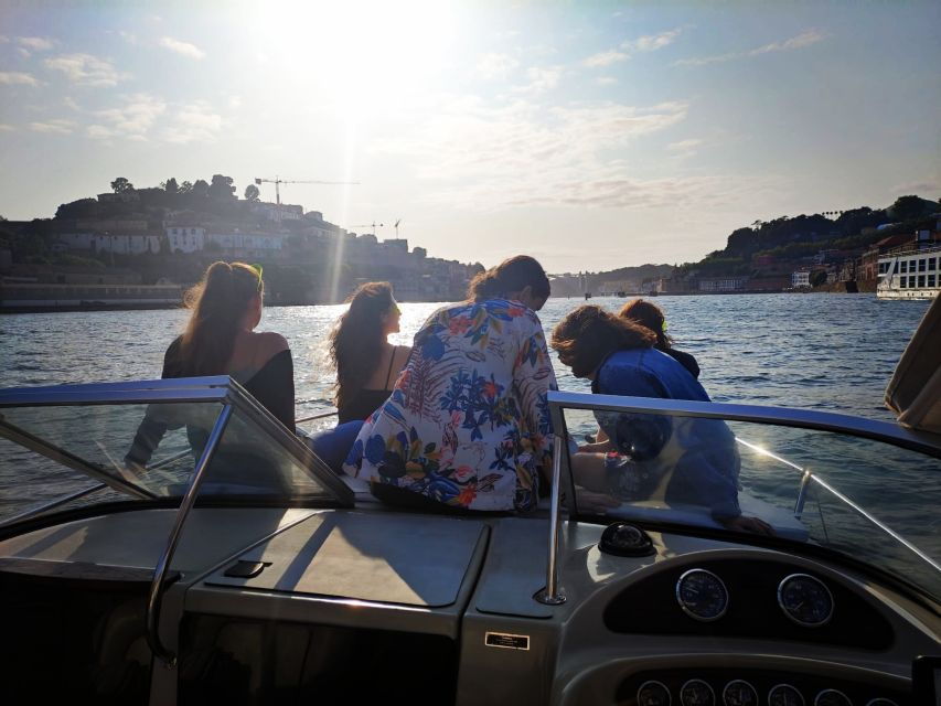 Tour of the 6 Bridges on a Private 1h30m Boat Ride - Good To Know