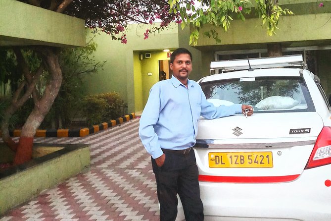 Tourist Driver for New Delhi and Old Delhi Saighseen.