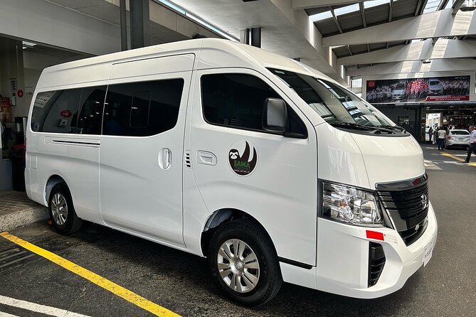 Transfer From Manuel Antonio to SJO Airport and Surroundings
