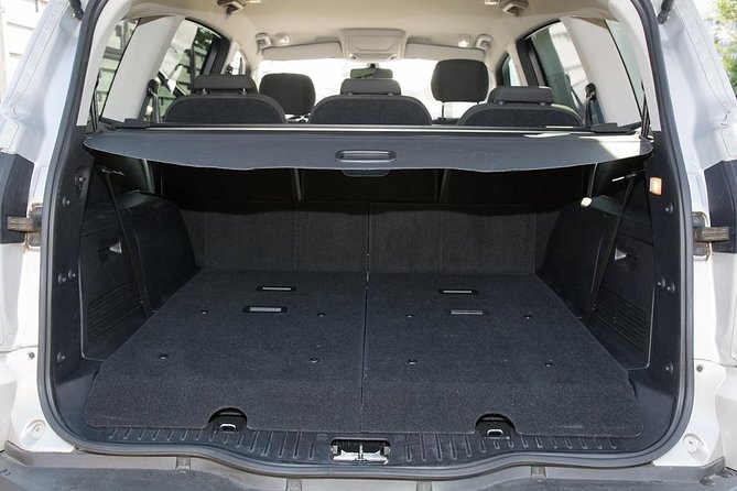 Transfer in Private Minivan From Oporto City Center to Airport - Service Details