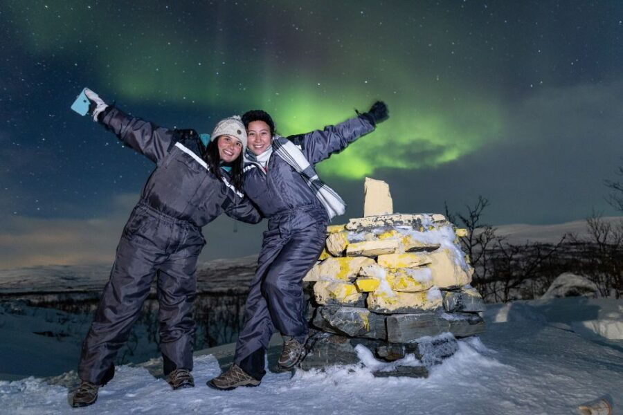 Tromsø: Northern Lights Adventure by Bus With Hot Drinks