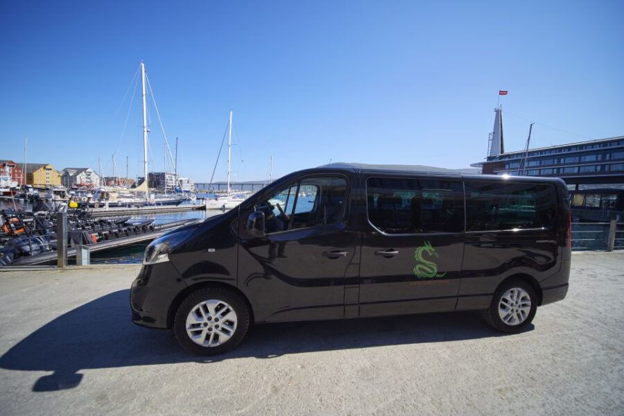 Tromsø: Private 6-Hour Aurora Chase by Minivan