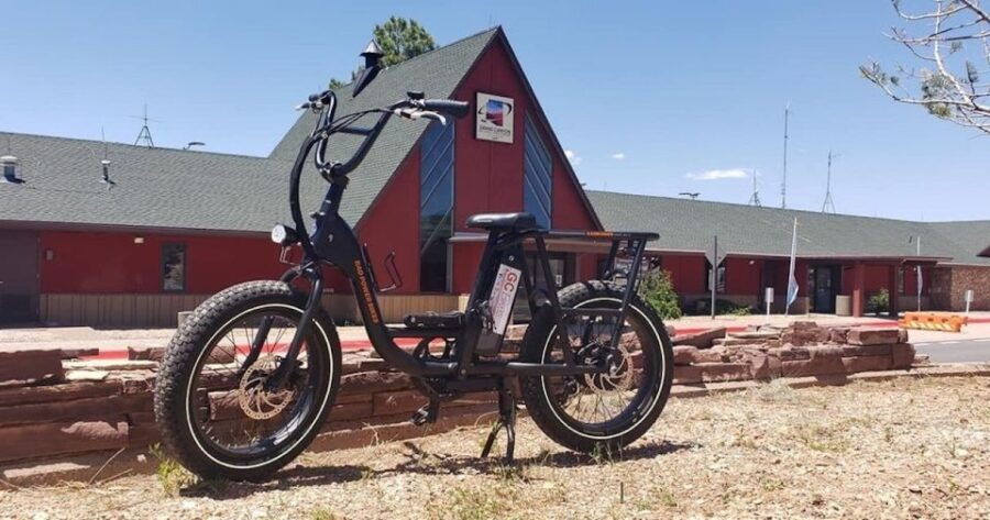 Tusayan: Grand Canyon E-bike Rental, Smartphone Guide & Food