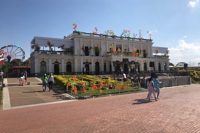 Ultimate Coffee Adventure: Parque Del Cafe Excursion