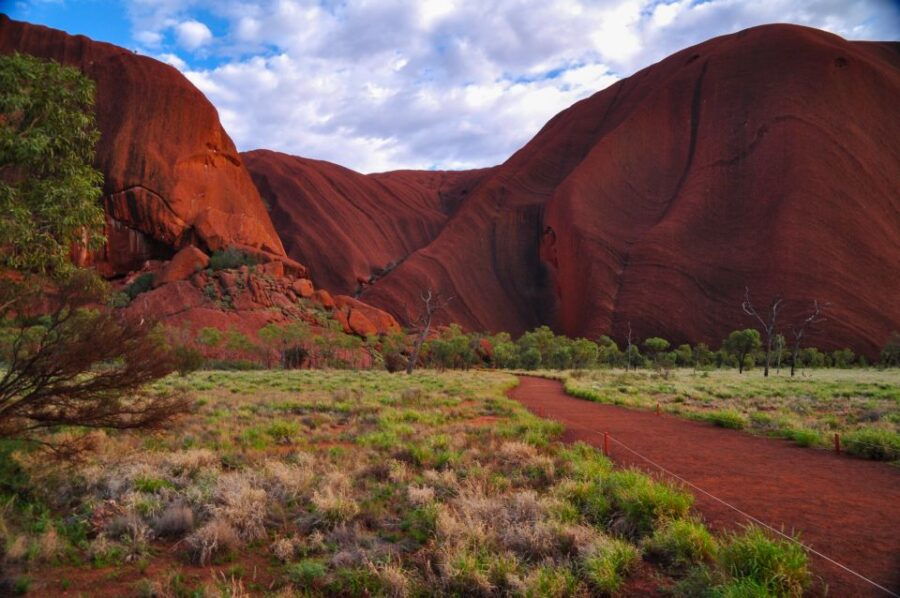 Uluru: Sacred Sites Tour Sparkling at Sunset & BBQ Dinner - Good To Know