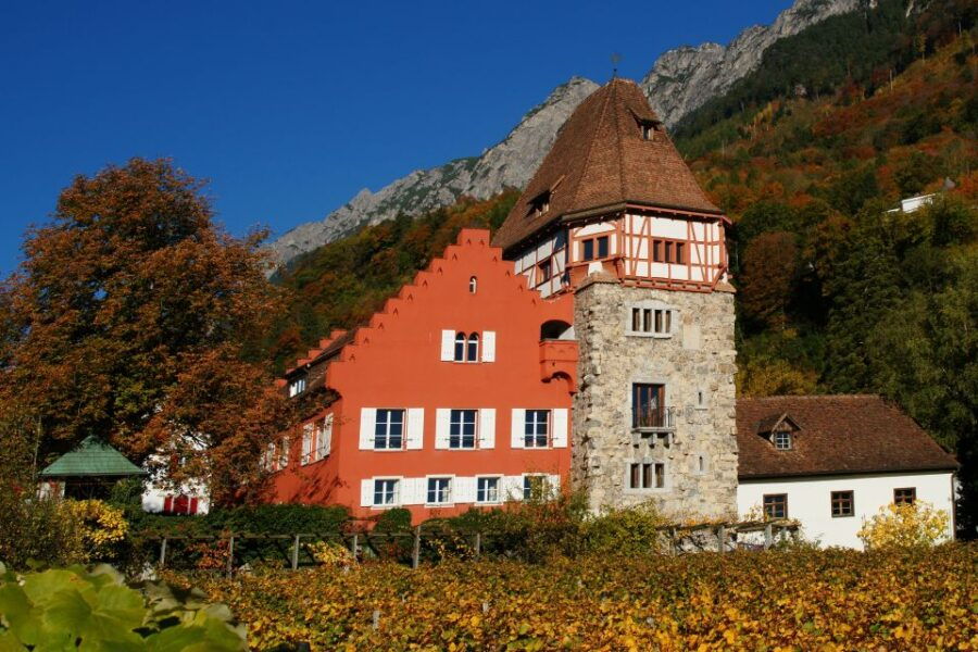 Vaduz: 35-Minute City Train Tour in 15 Languages