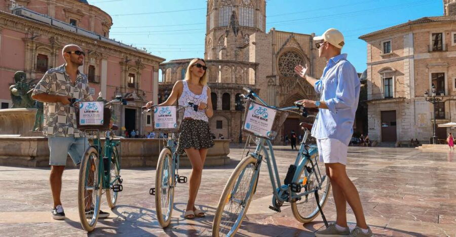 Valencia: Private Bike Tour of the Main Sightseeing 3 Hours