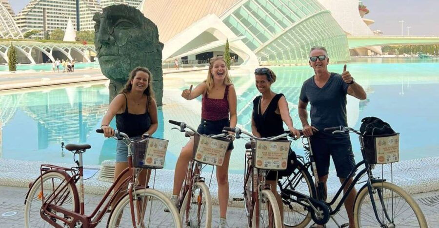 Valencia: Private City Tour on Bike,E-Bike&E-Scooter