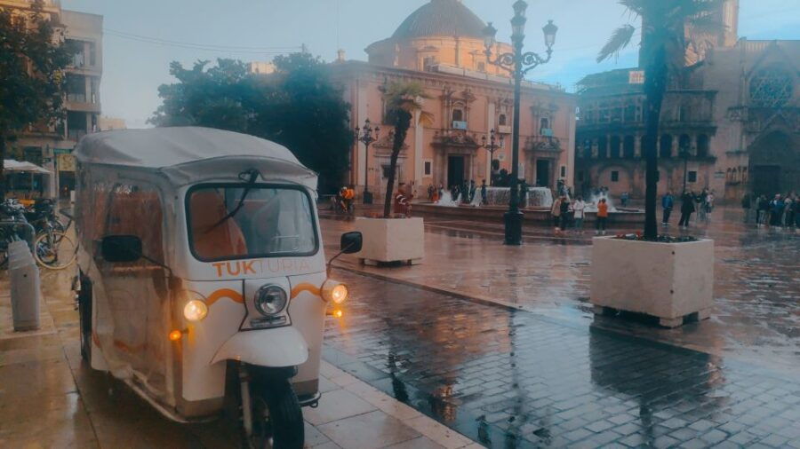 Valencia: Tuk Tuk Historical Tour
