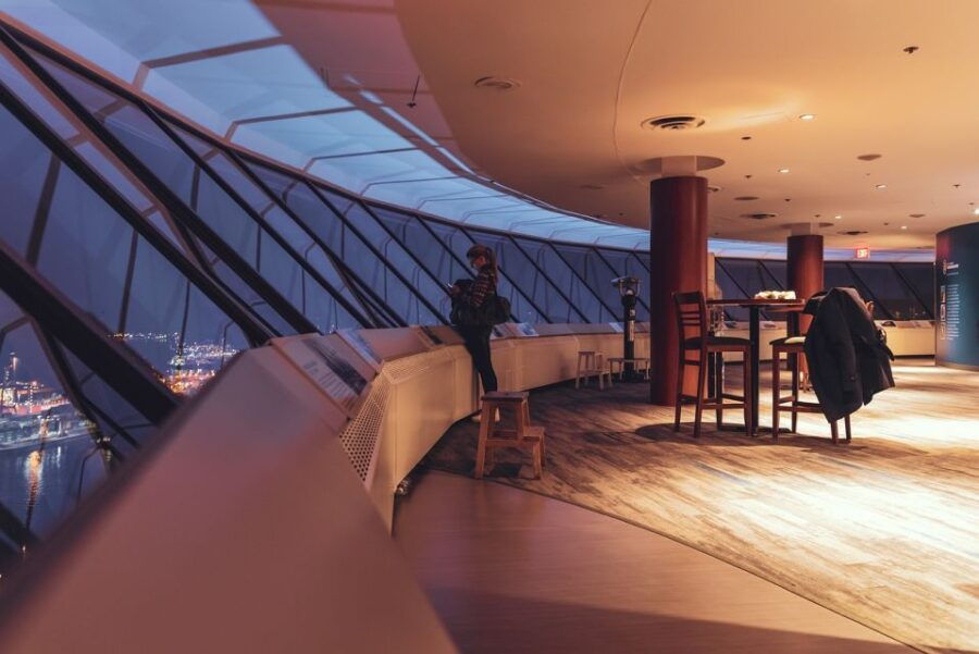 Vancouver: Attractions by Twilight Guided Tour With Dinner - Good To Know