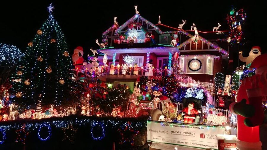 Vancouver: Christmas Tour With Light Festival Entrance - Good To Know