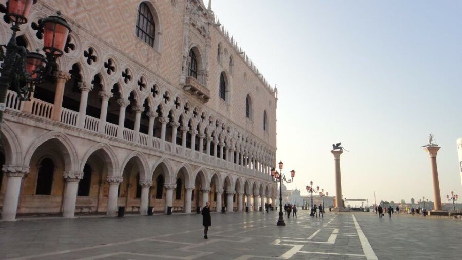 Venice: 1.5-Hour Wandering Around the City - Good To Know