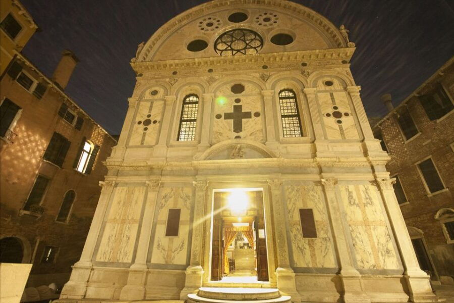 Venice: Evening Gondola Ride and Ghosts & Legends Tours - Good To Know