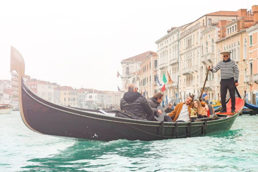 Venice: Shared Gondola Ride and Serenade - Good To Know