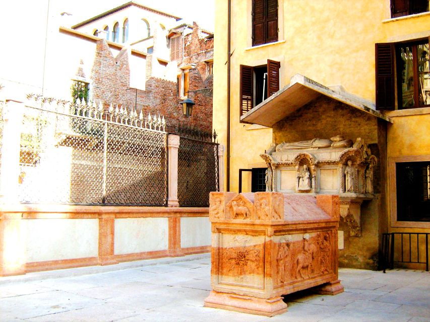Verona: History and Hidden Gems Walking Tour
