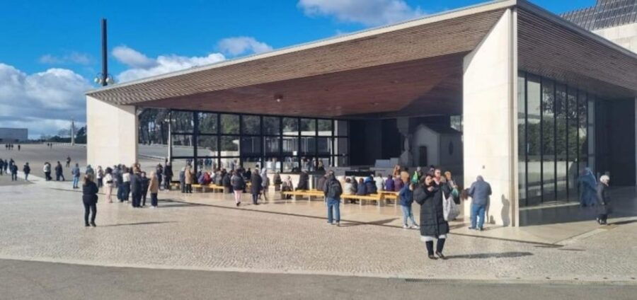 Visit the Caves of Mira De Aires, Fátima, Batalha, and Óbidos