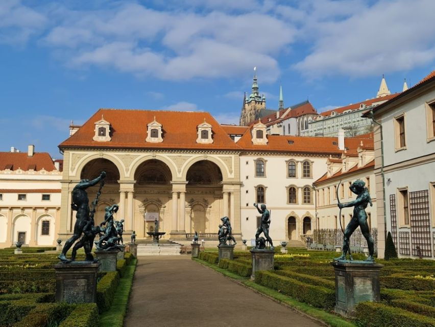 Walking Tour of the Best of Prague With a Boat Cruise