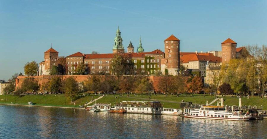 Wawel Castle and Old Town With St. Mary's Basilica Visiting - Good To Know