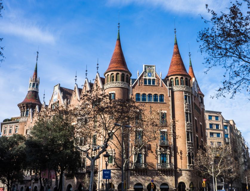 Welcome to Barcelona: Private Tour With a Local - Booking Details and Flexibility