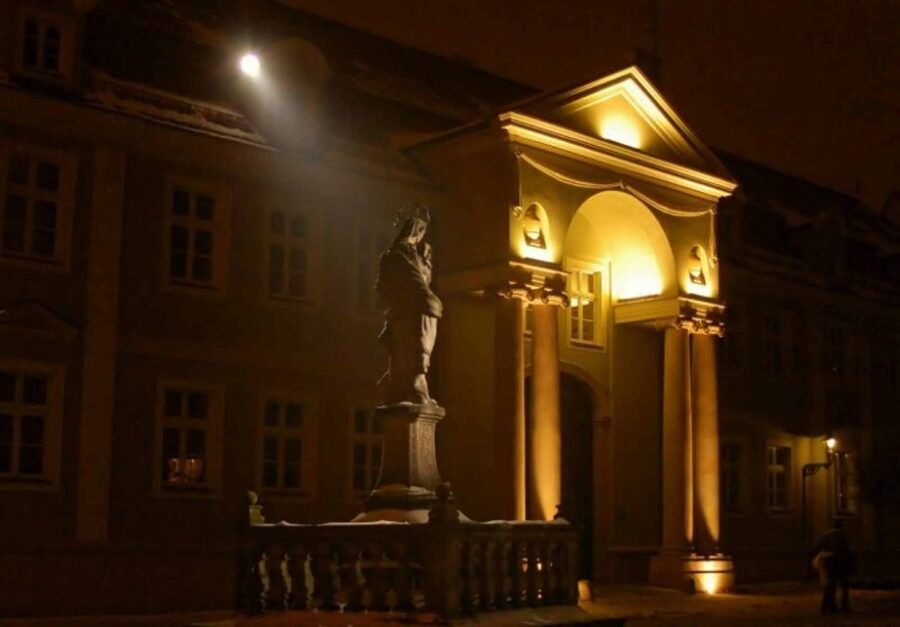 Wroclaw: 2-Hour Mysterious Walking Night Tour - Good To Know