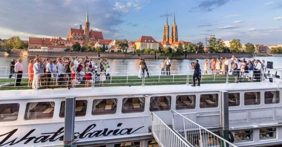 Wrocław: City Walk and Cruise by Luxury Ship - Good To Know