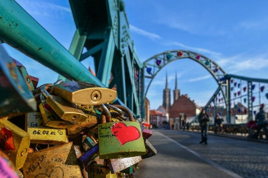 Wrocław: Ostrów Tumski and Old Town Highlights Private Tour