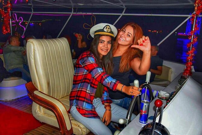 Yacht Cruise With Dinner & Oriental Show