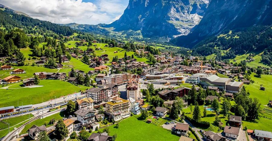 Zurich: Day Trip to Grindelwald & Interlaken by Bus & Train